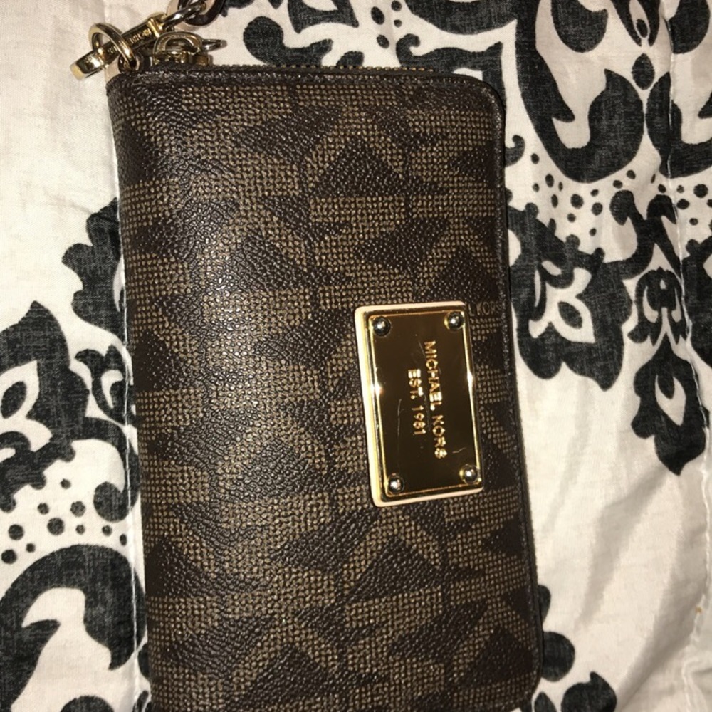 Mk wristlet